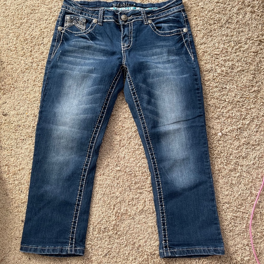 Maurices medium wash capri jeans